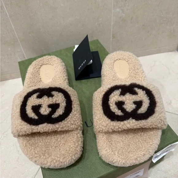 Gucci GG logo Merino Fur Slides Size 37 - Picture 2 of 7